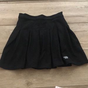 Girls black Zara pleated skirt